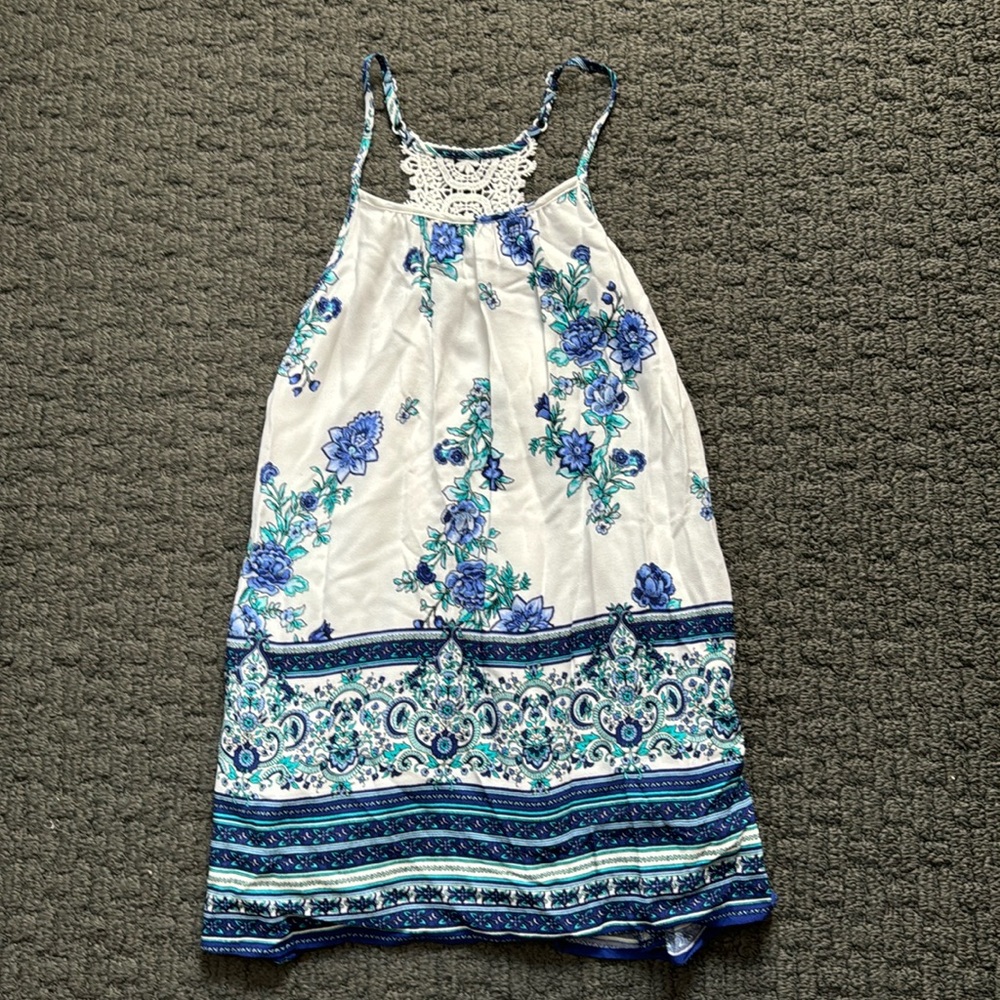 Women’s flowy tank top- Francesca’s. Size small never worn